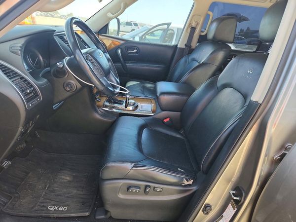2014 INFINITI QX80 — DENT