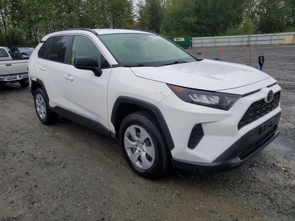 2019 TOYOTA RAV4 LE — Passenger 3/4