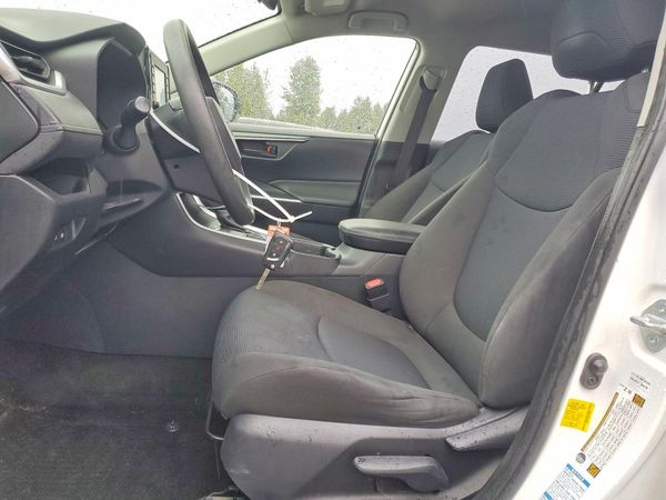 2019 TOYOTA RAV4 LE — DENT