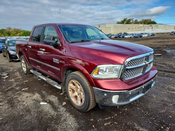 2017 RAM 1500 Laramie — Passenger 3/4