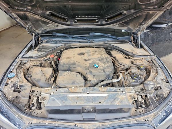 2020 BMW 3 SERIES — Engine bay