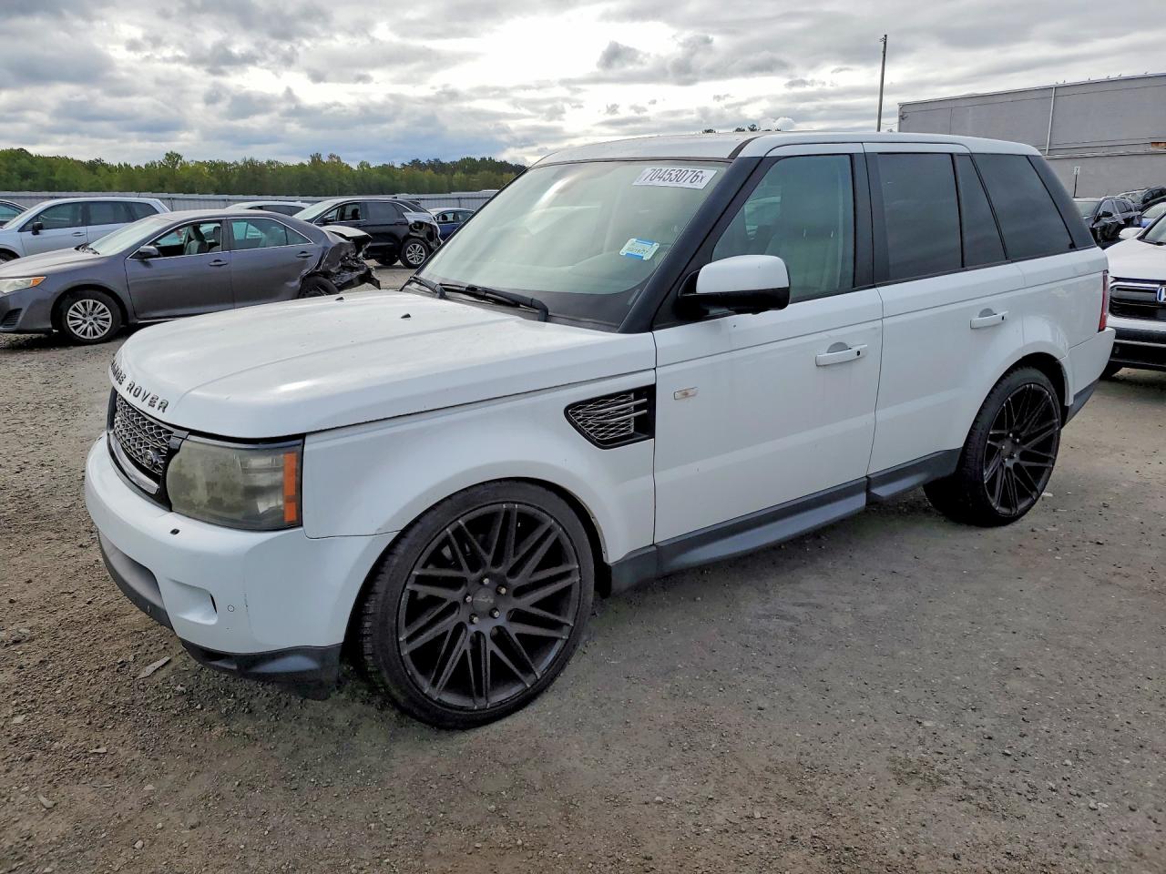 2013 LAND ROVER RANGEROVER HSE LUX — Front 3/4
