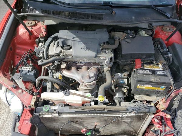 2012 TOYOTA CAMRY — Engine bay