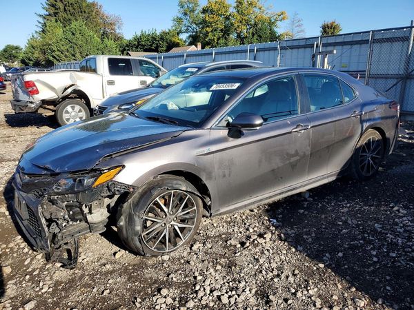 2021 TOYOTA CAMRY — Front 3/4