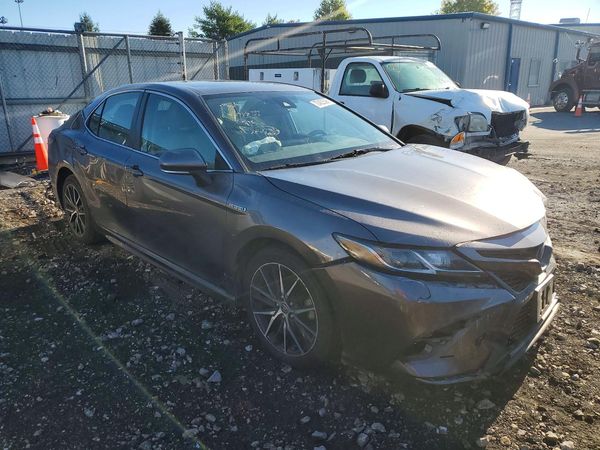 2021 TOYOTA CAMRY — Passenger 3/4
