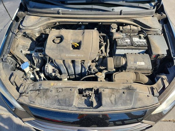 2017 HYUNDAI ELANTRA — Engine bay