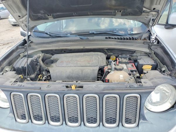 2017 JEEP RENEGADE — Engine bay