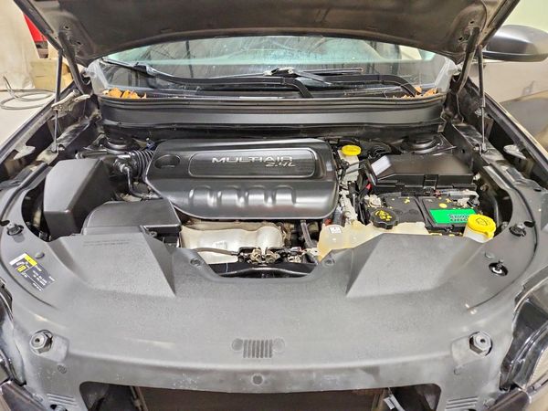 2019 JEEP CHEROKEE Latitude Plus — Engine bay