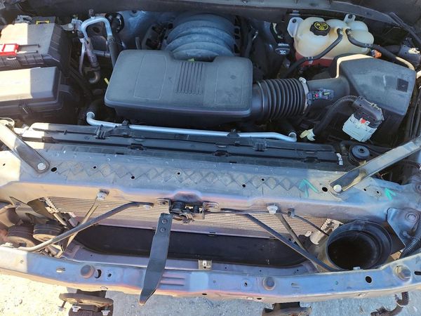 2022 CHEVROLET SILVERADO LT — Engine bay