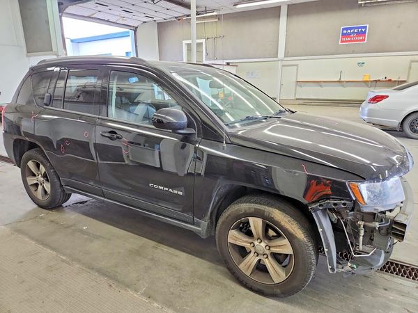 2016 JEEP COMPASS Latitude — Passenger 3/4
