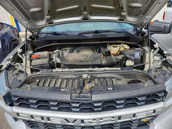 2019 CHEVROLET SILVERADO Custom — Engine bay