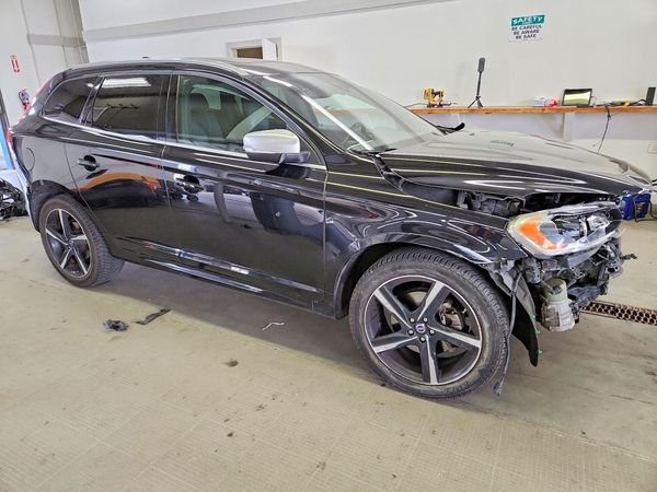 2015 VOLVO XC60 Premier (non R design) — Passenger 3/4