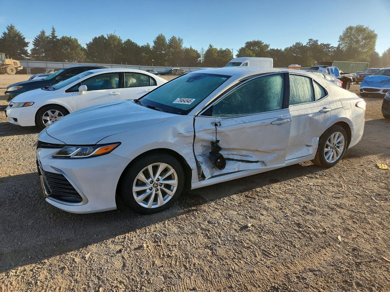 2022 TOYOTA CAMRY LE — Front 3/4
