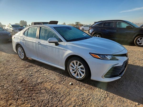 2022 TOYOTA CAMRY LE — Passenger 3/4