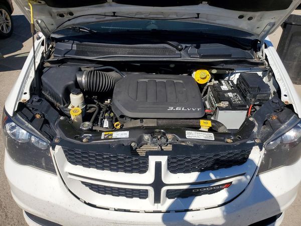 2017 DODGE GRAND CARAVAN GT — Engine bay