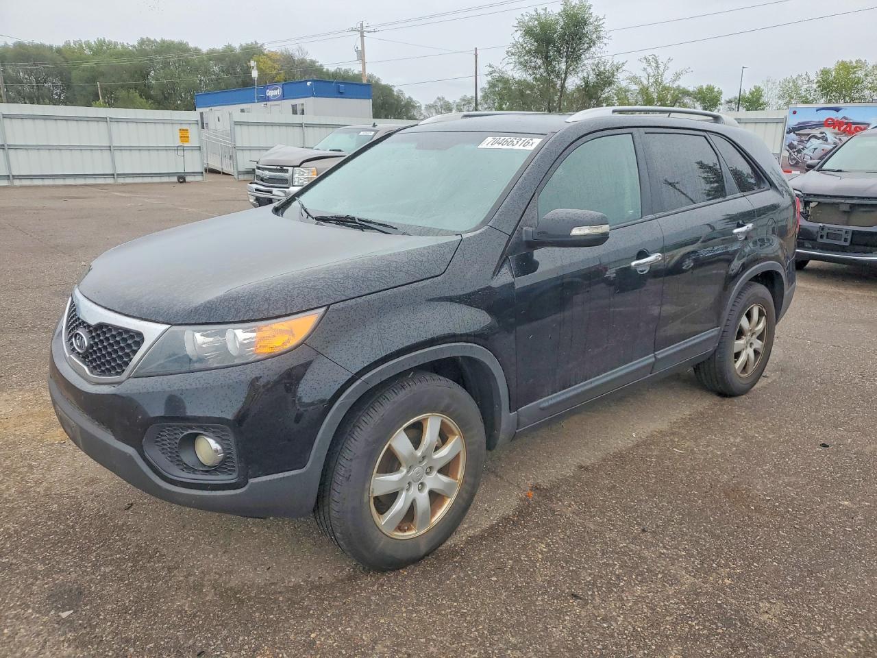 2013 KIA SORENTO Base / LX — Front 3/4