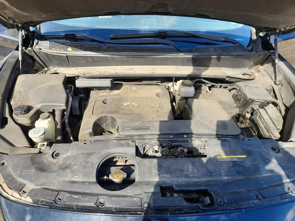 2014 INFINITI QX60 — Engine bay