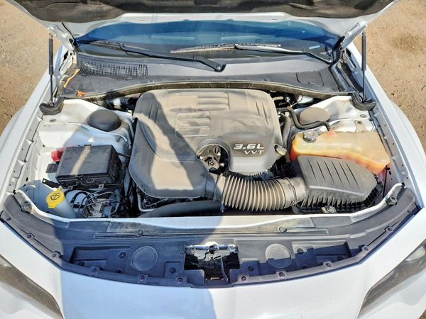 2022 CHRYSLER 300 300S — Engine bay