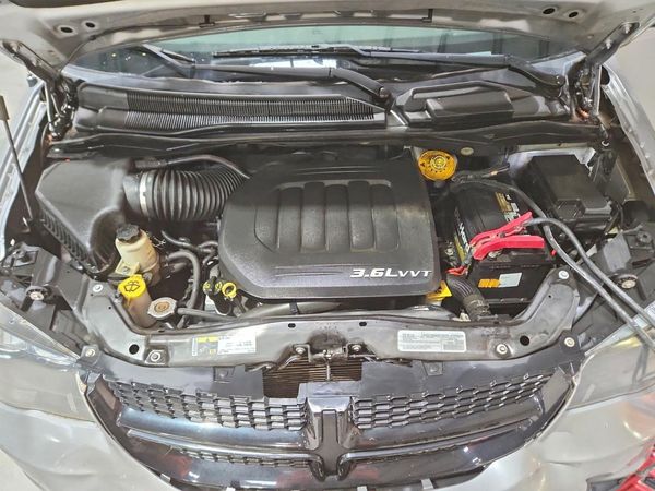 2018 DODGE CARAVAN SE — Engine bay