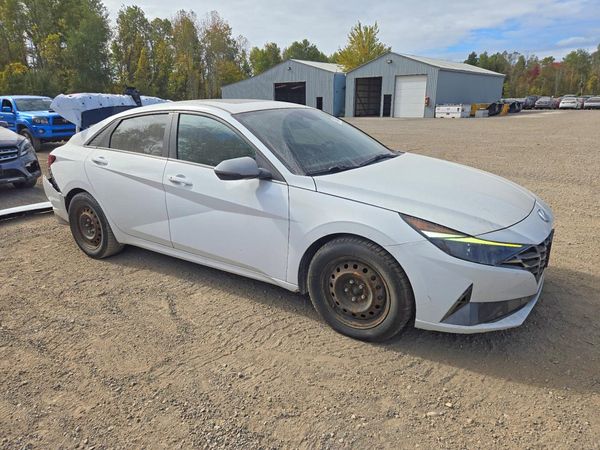 2022 HYUNDAI ELANTRA SEL w/ Premium Pkg — Passenger 3/4