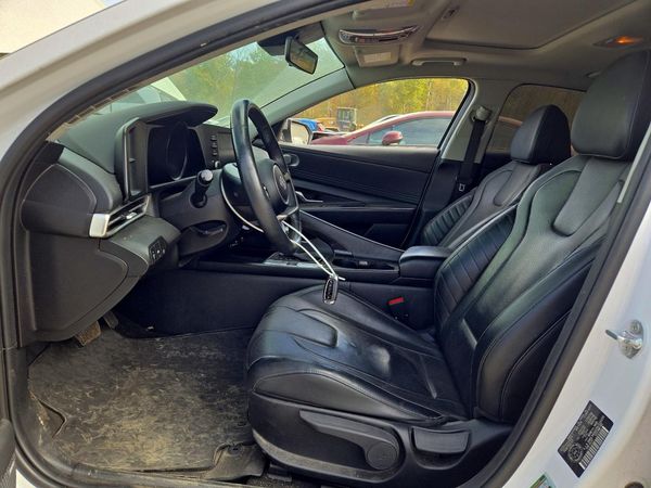 2022 HYUNDAI ELANTRA SEL w/ Premium Pkg — DENT