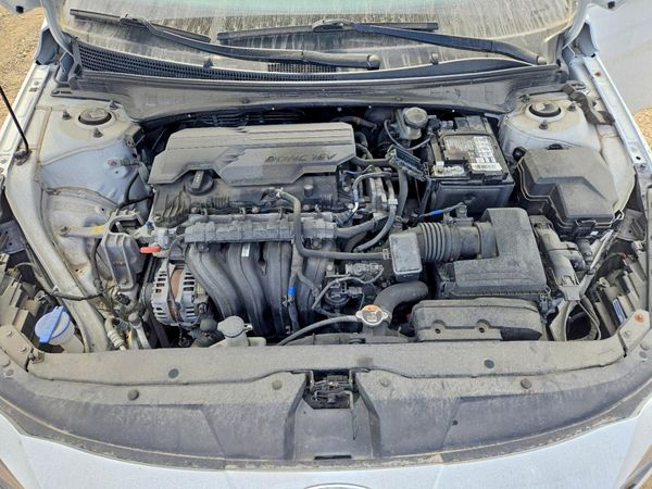 2022 HYUNDAI ELANTRA SEL w/ Premium Pkg — Engine bay