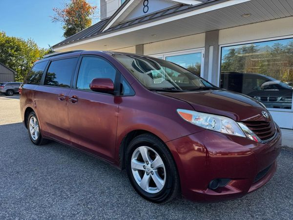2016 TOYOTA SIENNA