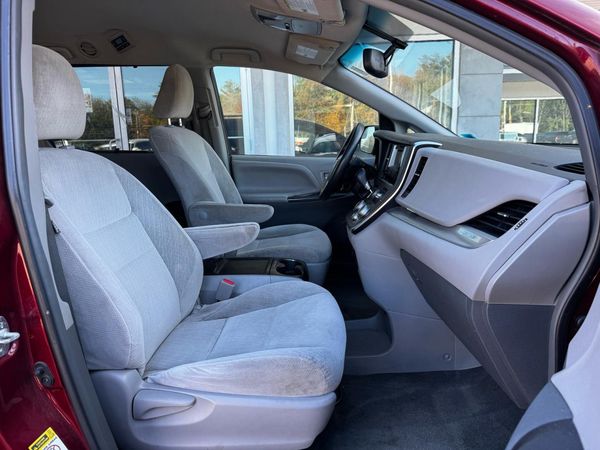 2016 TOYOTA SIENNA