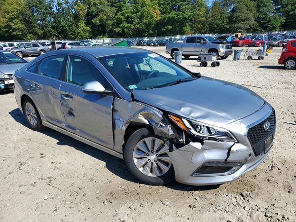 2016 HYUNDAI SONATA GL (Middle-Low) — Passenger 3/4
