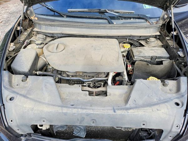 2014 JEEP CHEROKEE Latitude — Engine bay