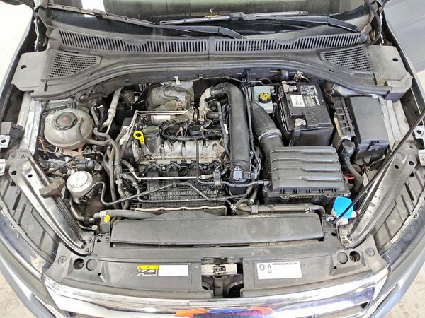 2019 VOLKSWAGEN JETTA S, SE, R-Line — Engine bay