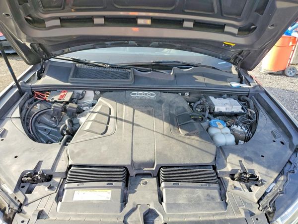 2017 AUDI Q7 quattro Premium Plus — Engine bay