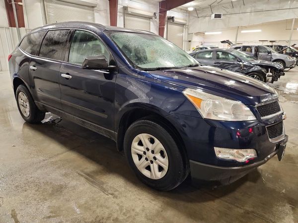 2012 CHEVROLET TRAVERSE LS — Passenger 3/4