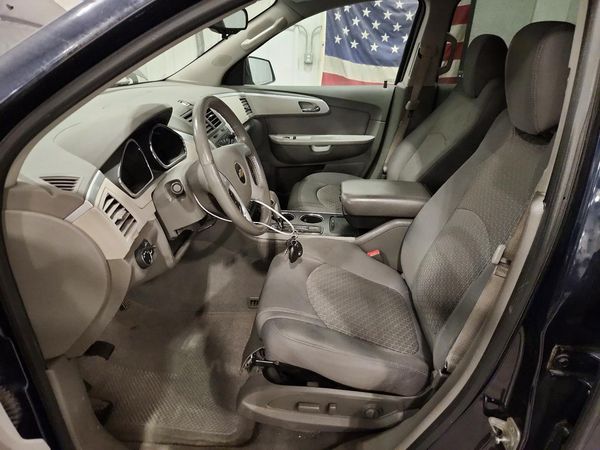 2012 CHEVROLET TRAVERSE LS — DENT
