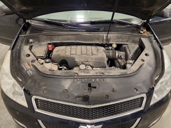 2012 CHEVROLET TRAVERSE LS — Engine bay