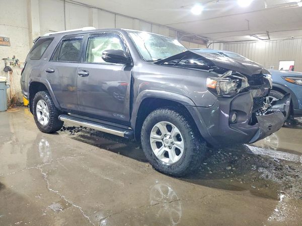 2017 TOYOTA 4RUNNER — Passenger 3/4