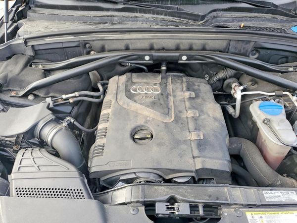 2015 AUDI Q5 Prestige — Engine bay