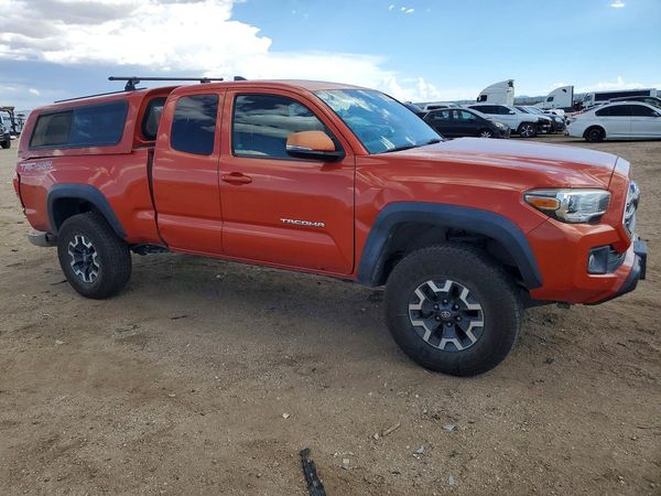 2017 TOYOTA TACOMA — Passenger 3/4