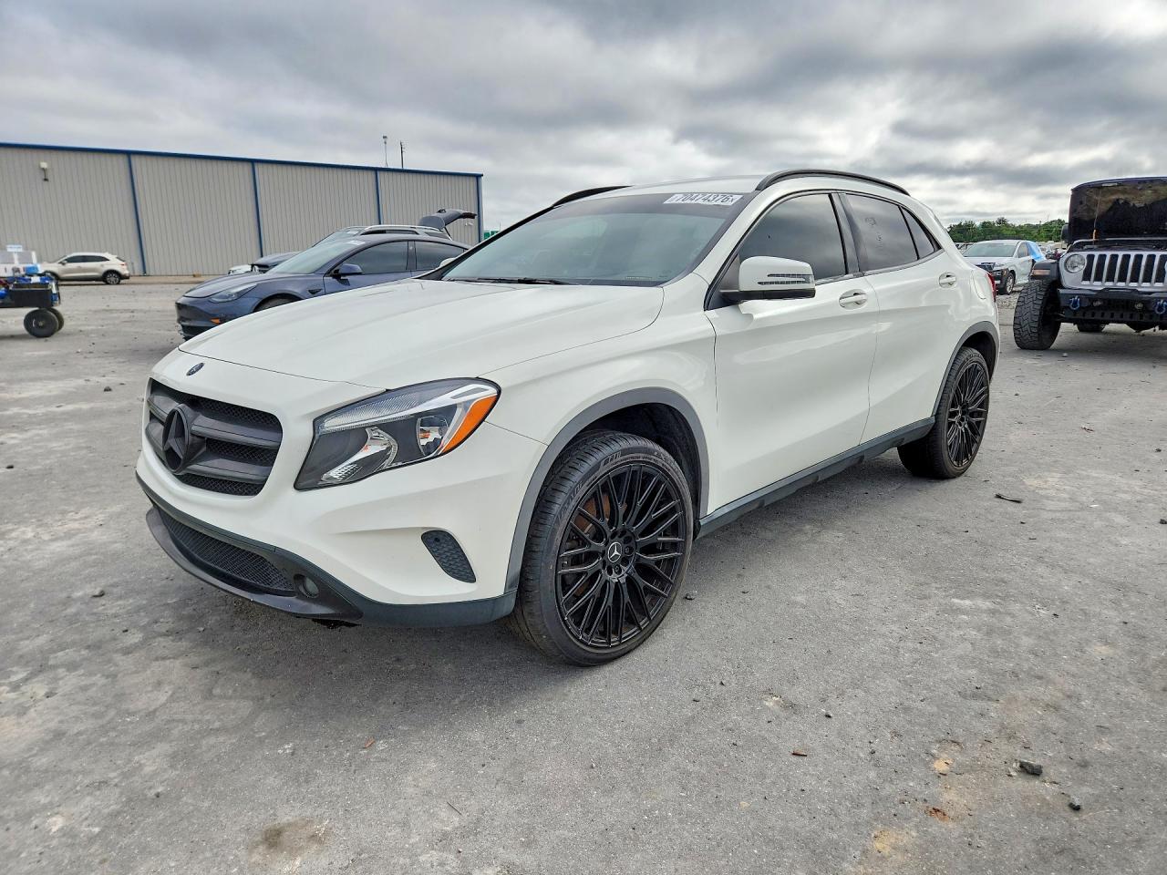 2015 MERCEDES-BENZ GLA-CLASS GLA250 — Front 3/4