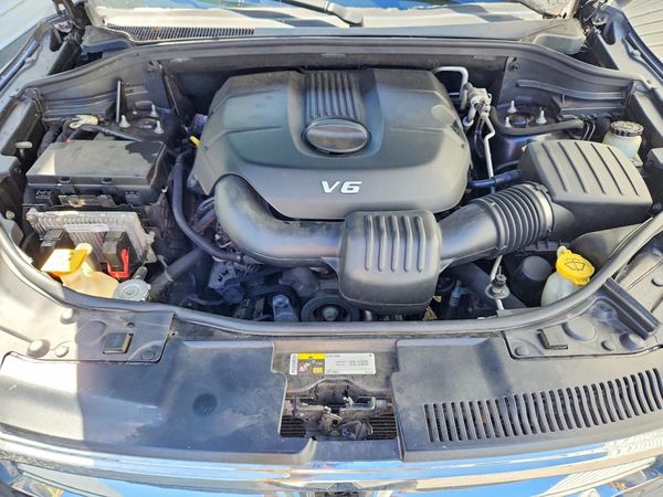 2014 DODGE DURANGO Limited — Engine bay