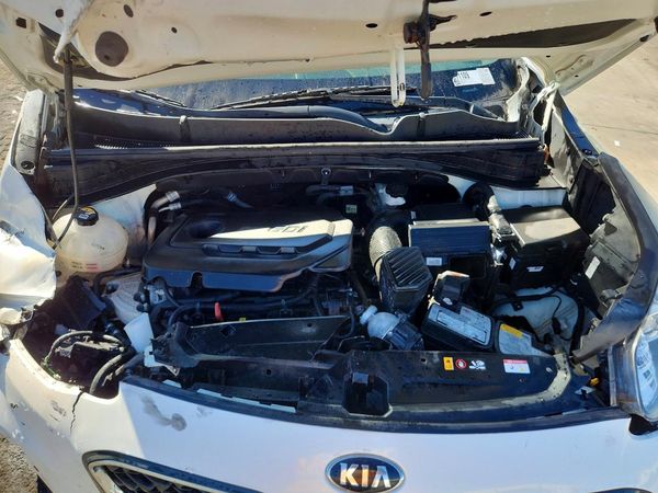 2021 KIA SPORTAGE LX — Engine bay