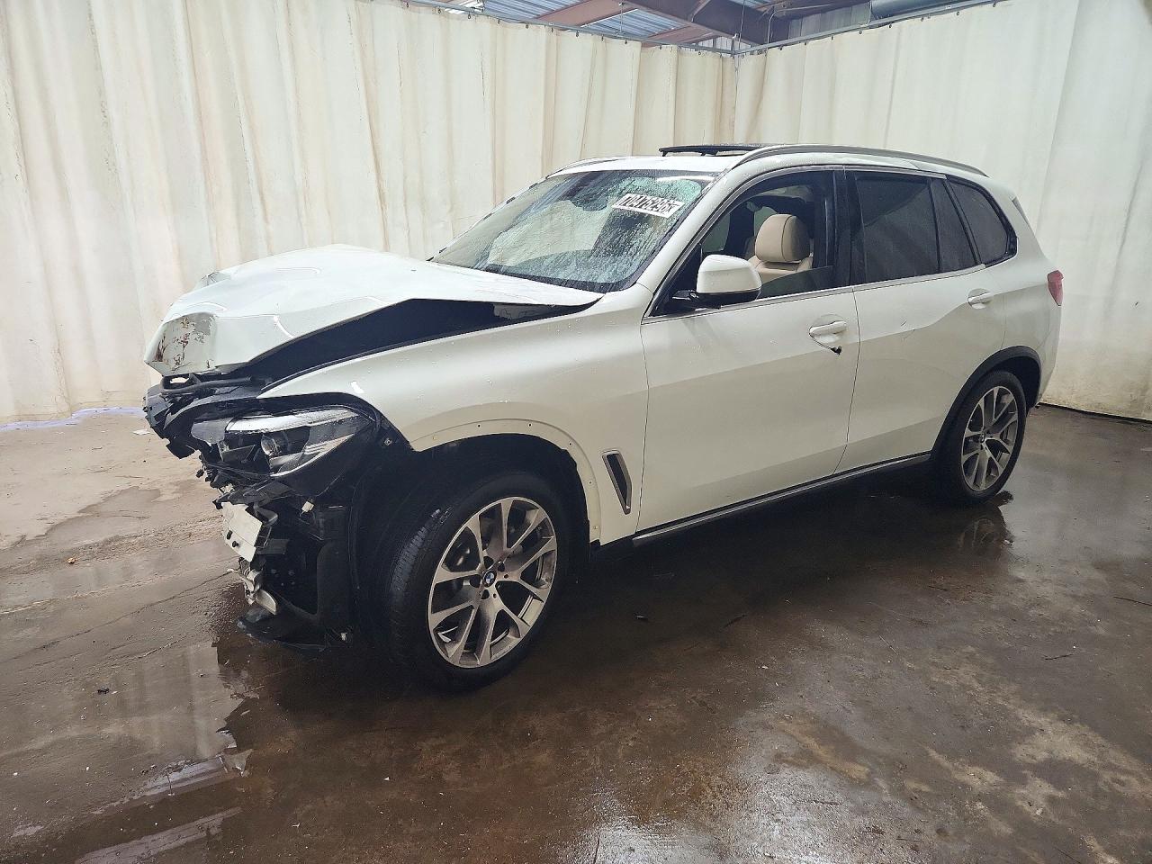 2021 BMW X5 sDrive40i — Front 3/4