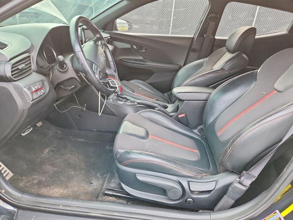 2019 HYUNDAI VELOSTER — DENT