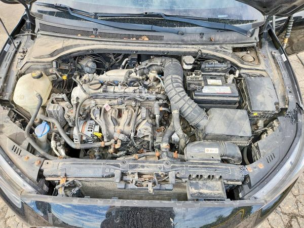 2019 HYUNDAI VELOSTER — Engine bay