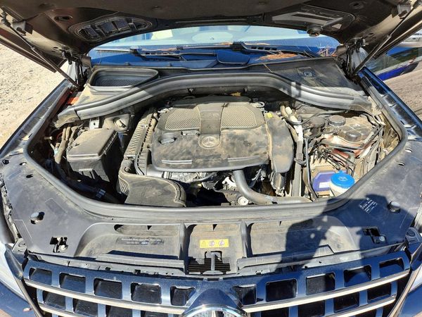 2015 MERCEDES-BENZ ML ML350 — Engine bay