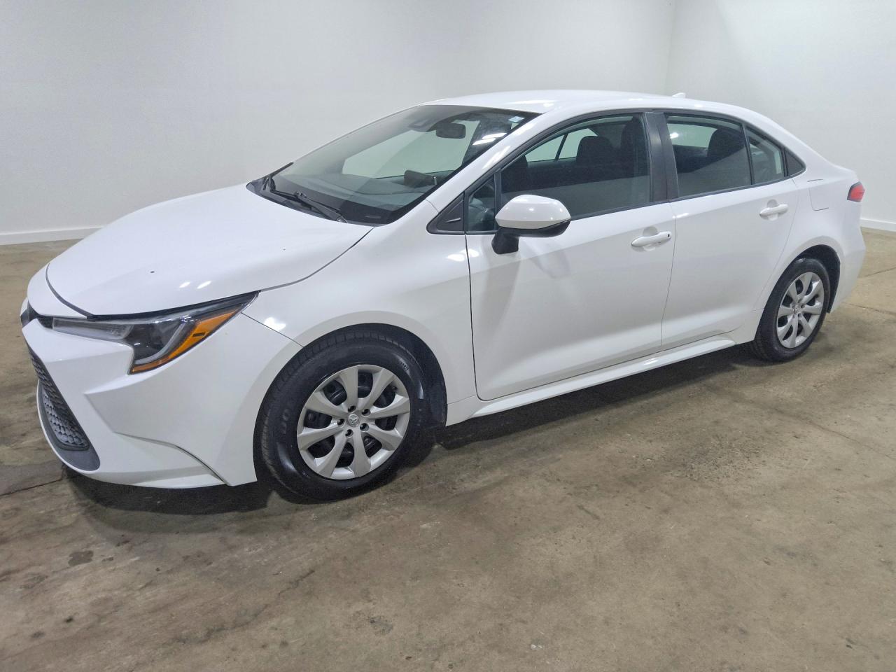 2021 TOYOTA COROLLA LE — Front 3/4