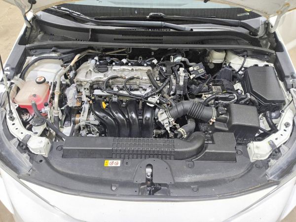 2021 TOYOTA COROLLA LE — Engine bay