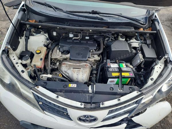 2013 TOYOTA RAV4 Sports — Engine bay