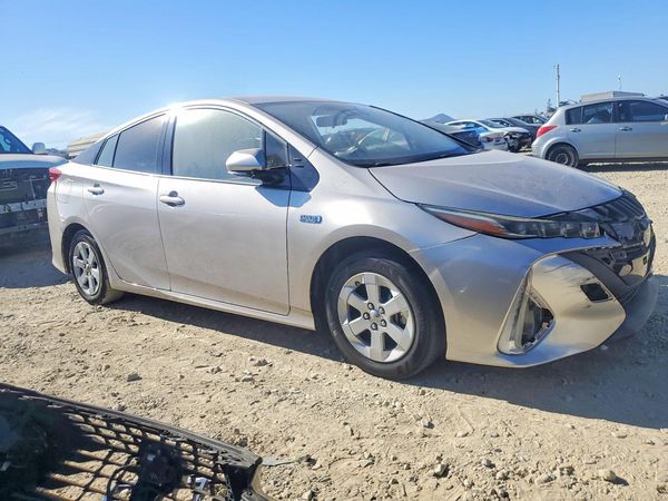2020 TOYOTA PRIUS — Passenger 3/4