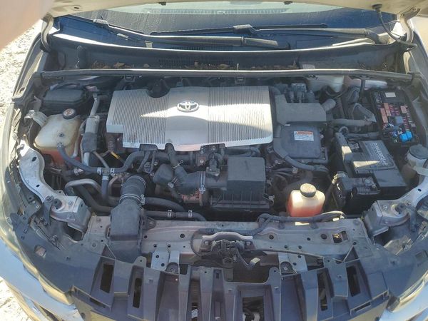 2020 TOYOTA PRIUS — Engine bay